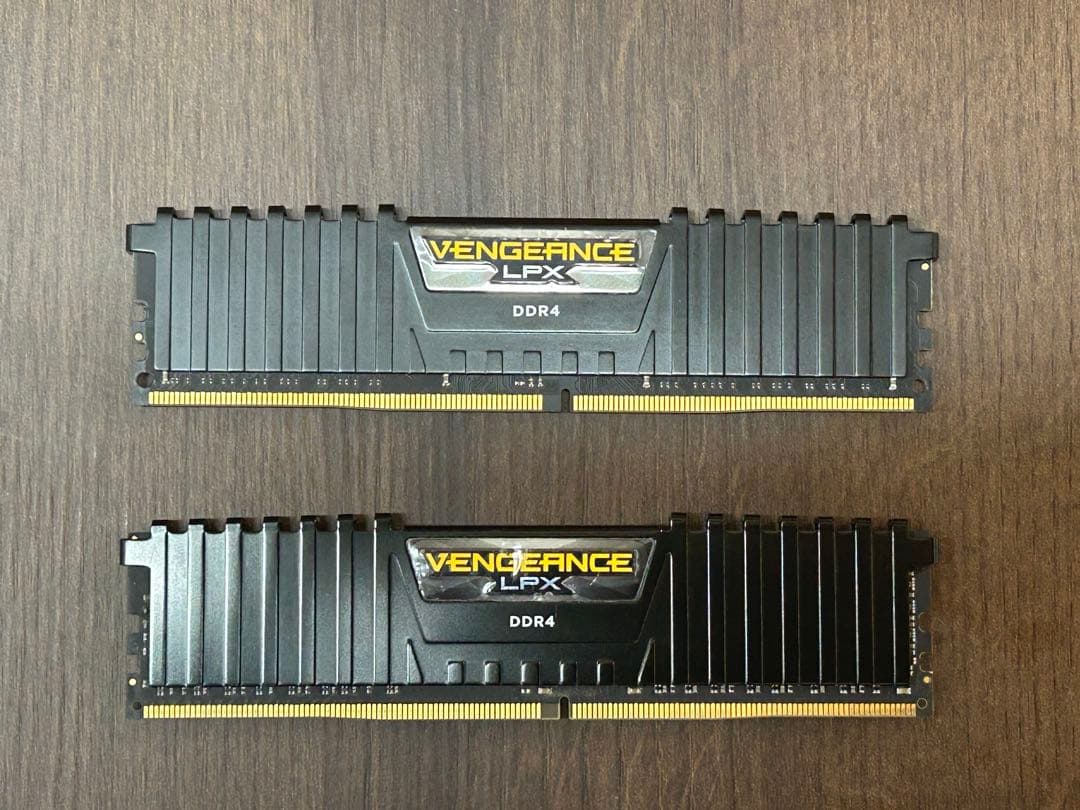 メモリー Corsair VengeanceLPX 8+16GB DDR4 2400MHz