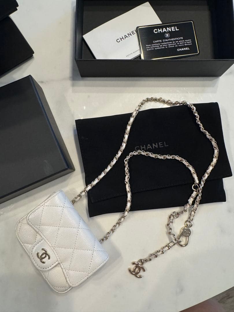 CHANEL ホワイト レザー ショルダーバッグ