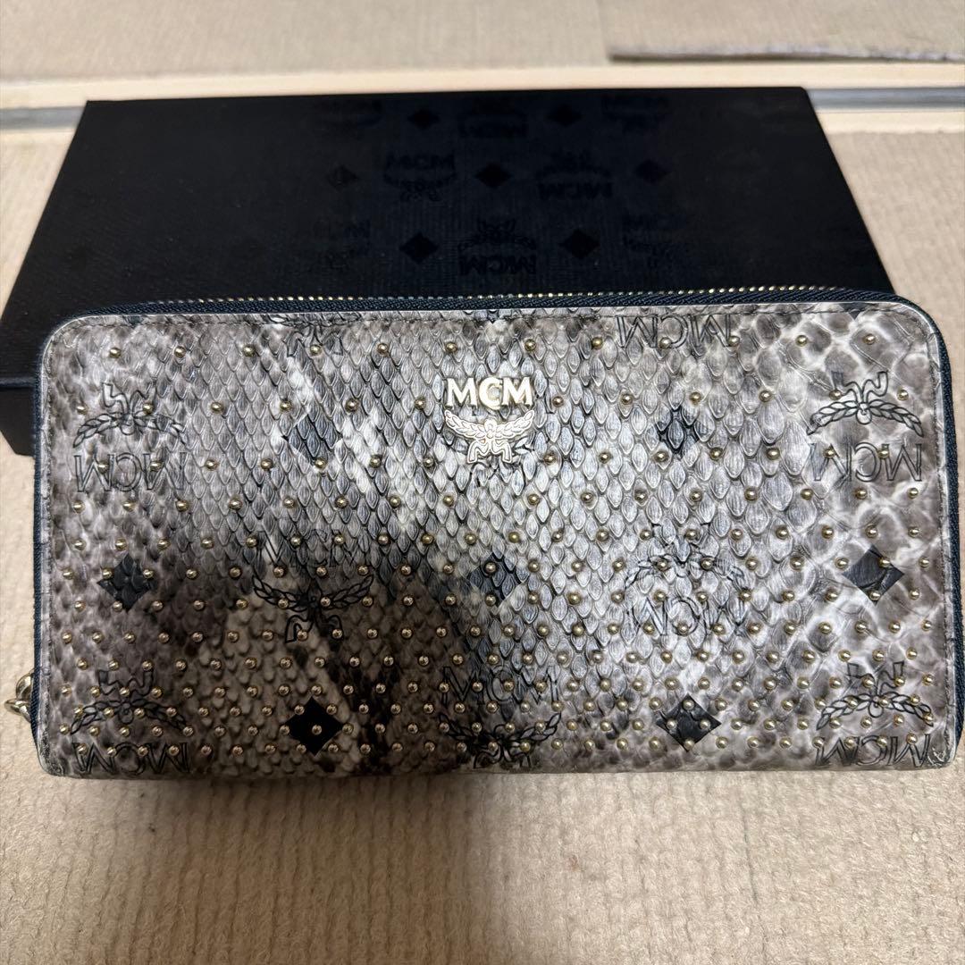 MCM エンボス加工 長財布 グレー系　美品