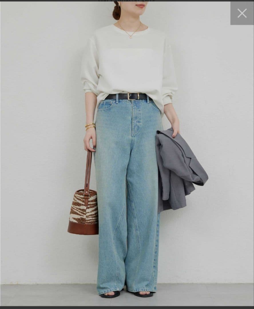 バックスリットブラウスTee ホワイト ガリャルダガランテ