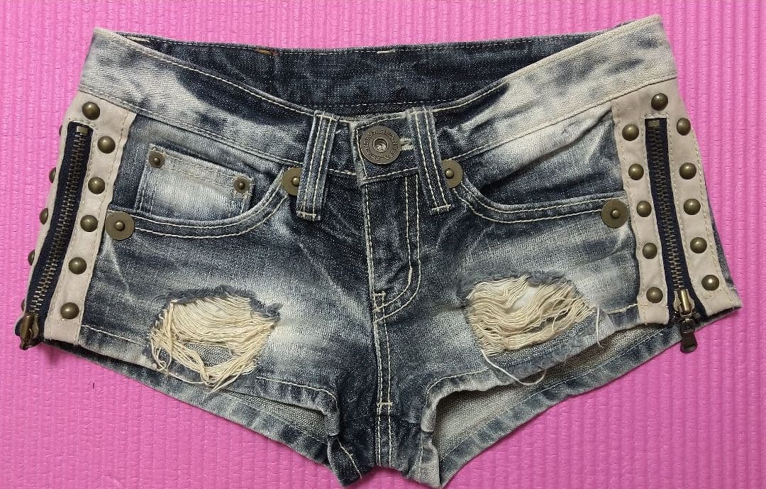 【d.i.a.】ジッパー＆スタッズ付ダメージデニムショートパンツ/24/ 109