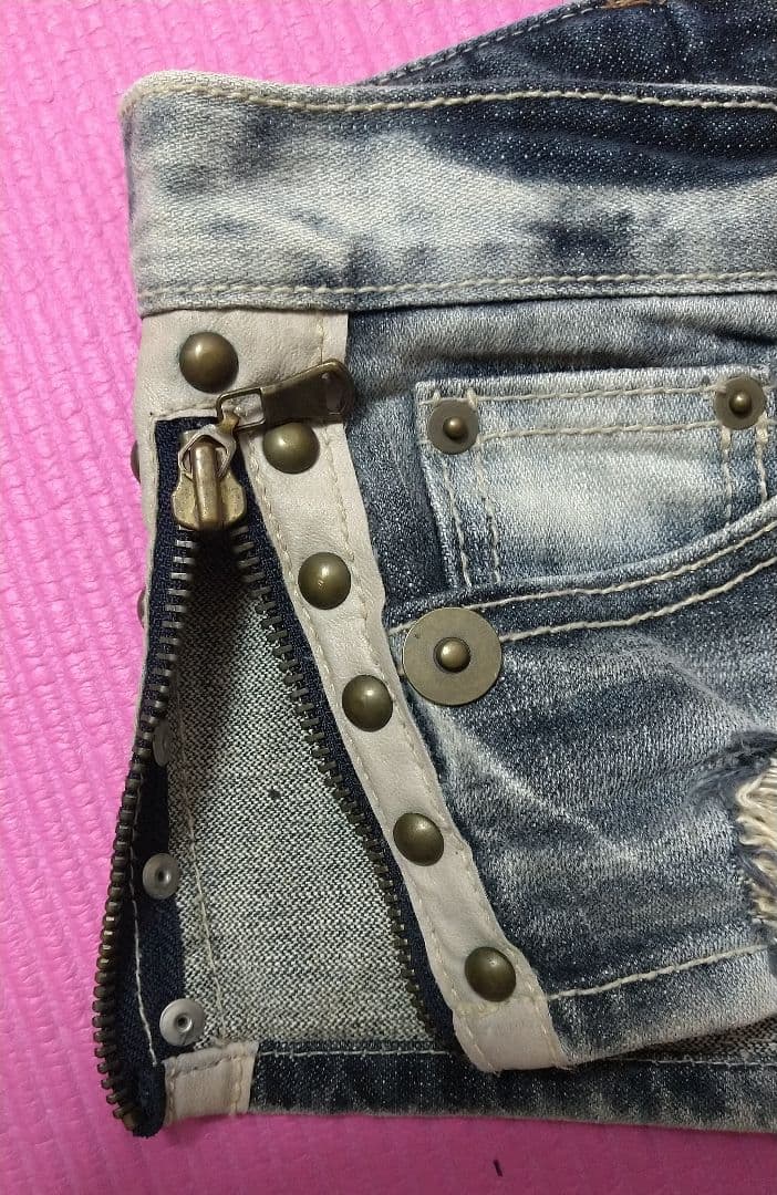 【d.i.a.】ジッパー＆スタッズ付ダメージデニムショートパンツ/24/ 109