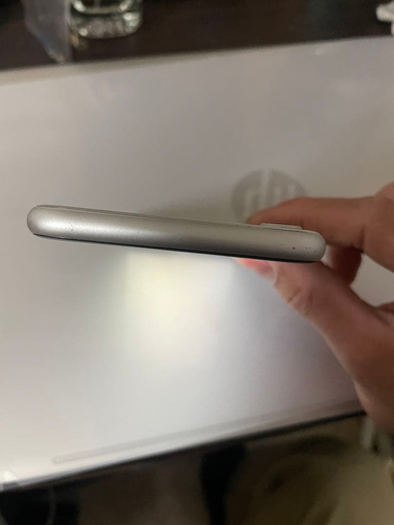 iPhone 8 シルバー 本体 匿名発送バッテリー最大容量80%