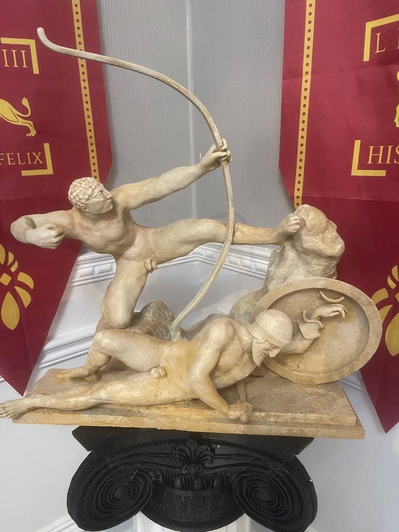 山猫オーダー専用 ヘラクレス, 横たわる負傷したギリシャ戦士 - アファイア神殿