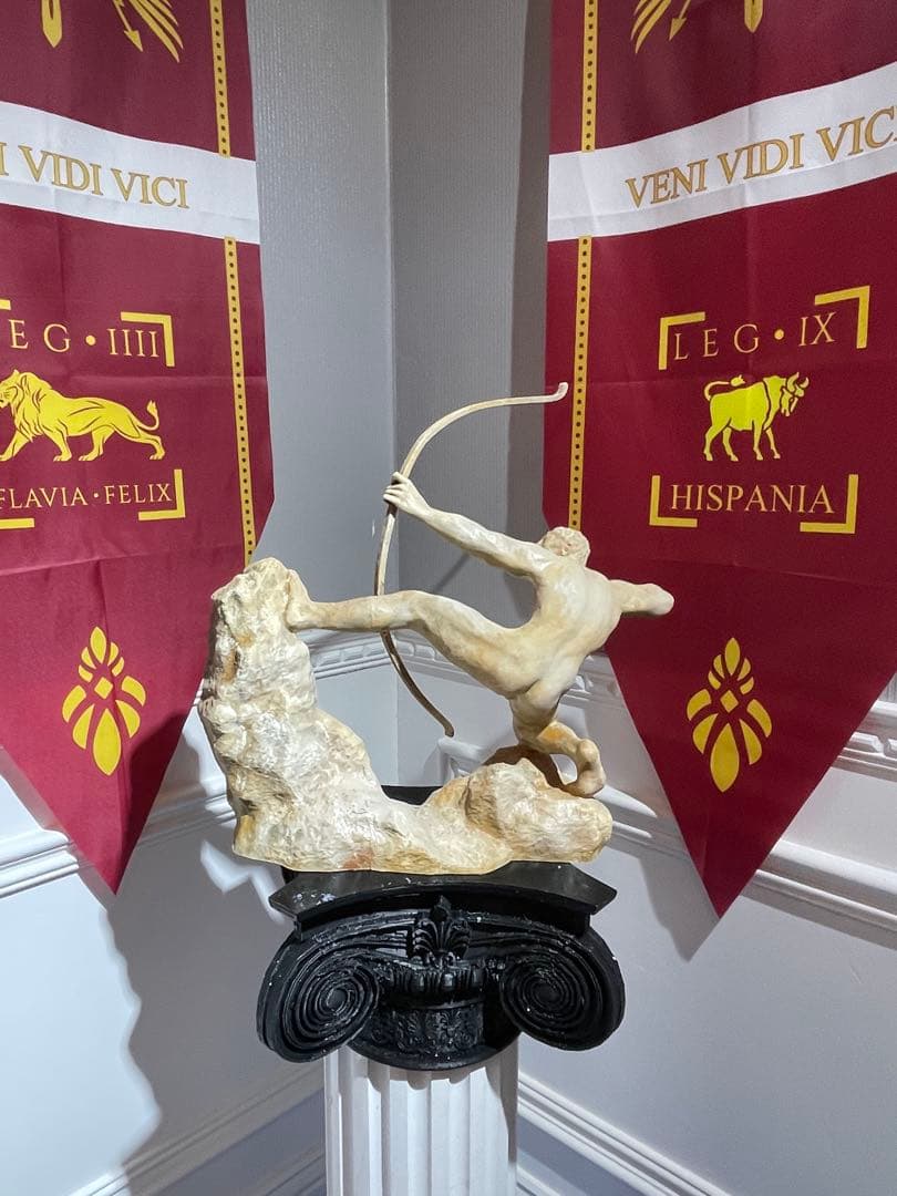 山猫オーダー専用 ヘラクレス, 横たわる負傷したギリシャ戦士 - アファイア神殿