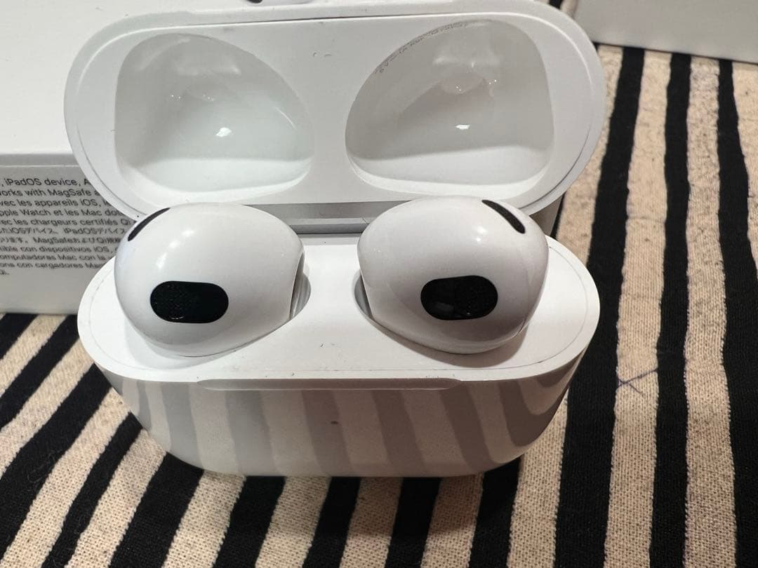 美品　AirPods（第3世代）Lightning 充電ケースA2566