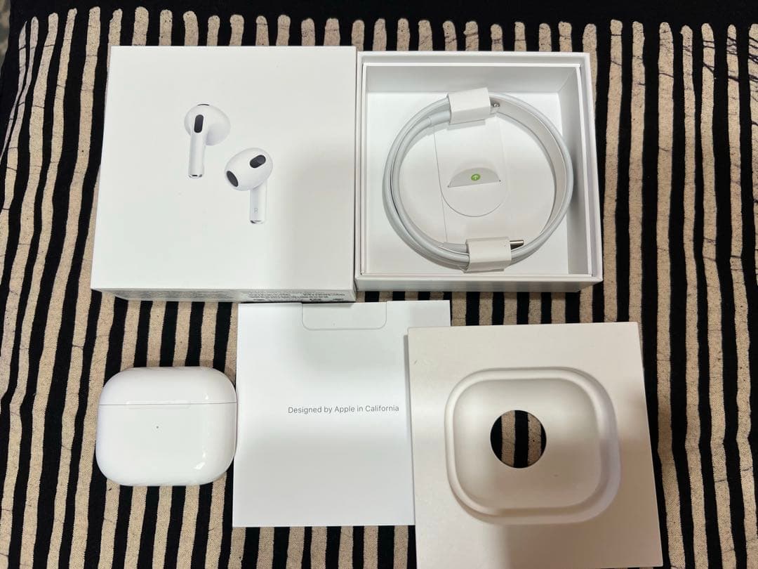 美品　AirPods（第3世代）Lightning 充電ケースA2566