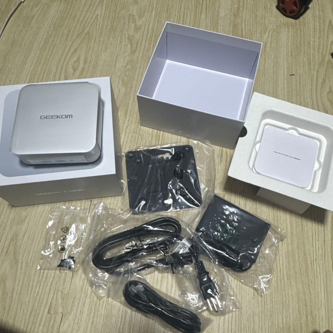 ミニPC GEEKOM A8 Ryzen9 8945HS ジャンク