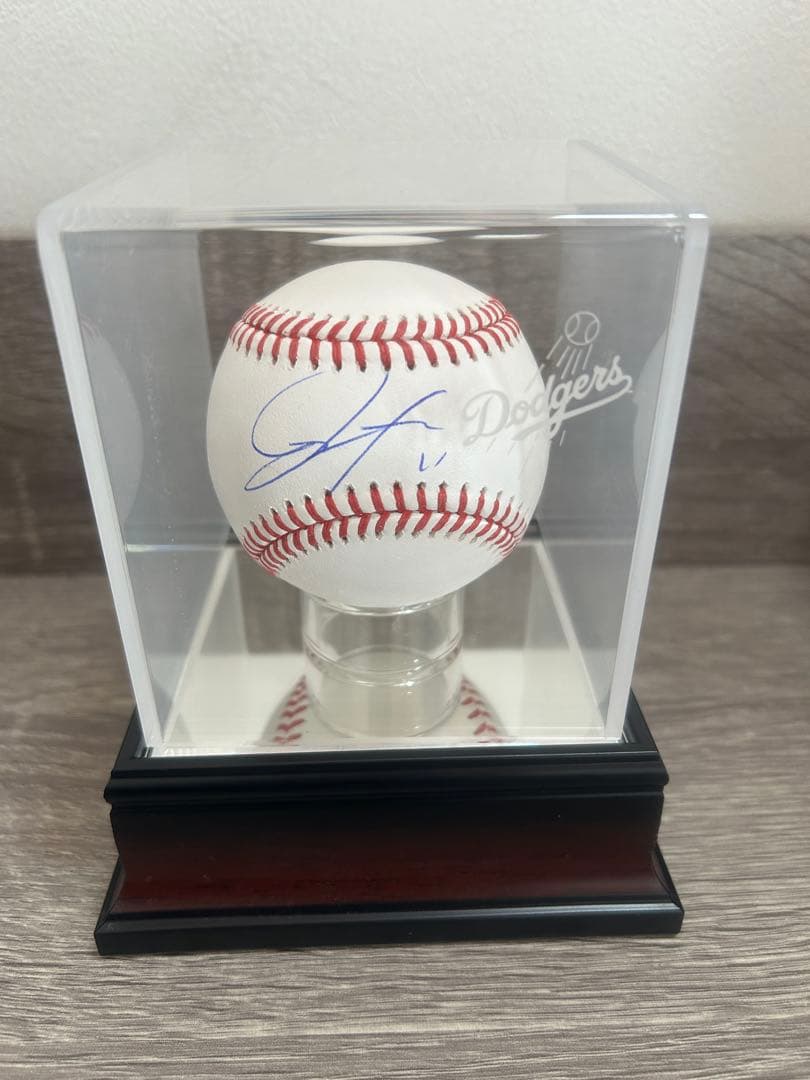 佐々木朗希　直筆サインボール　ドジャースロゴ入りディスプレイケース付き