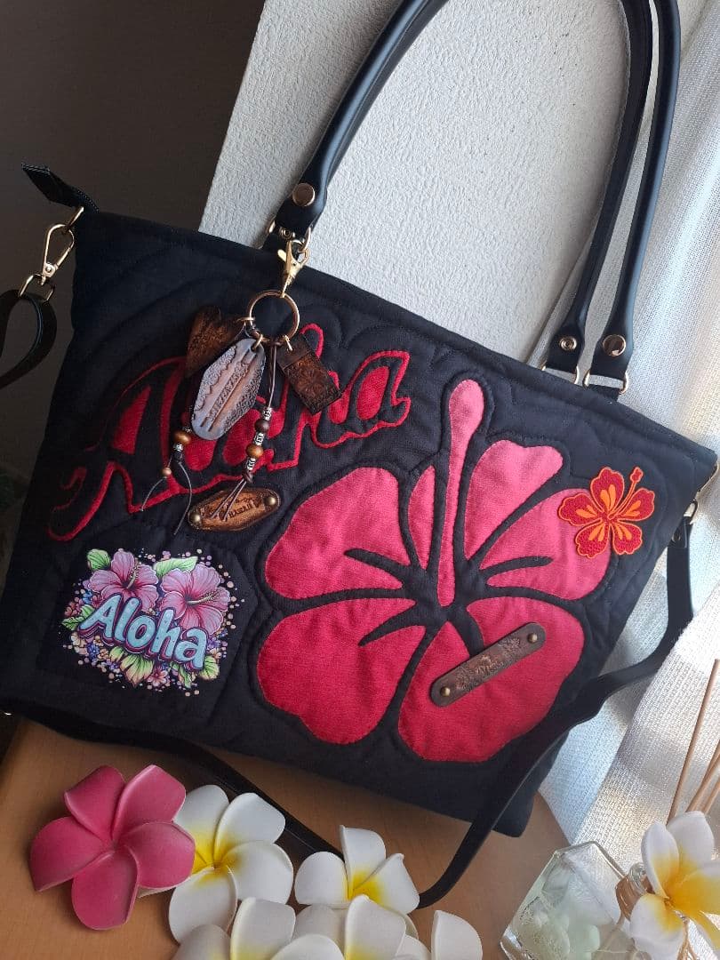 ハワイアンキルト　バッグ　ファスナー　2WAY ハイビスカス　革タグチャーム付