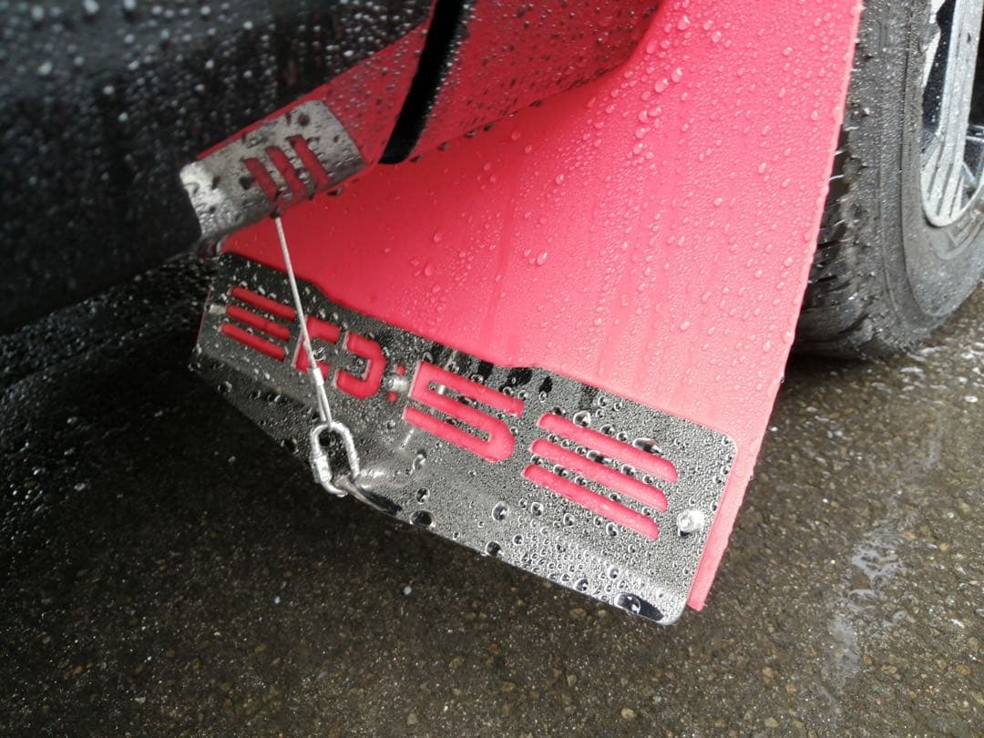 デリカD5 マッドフラップ赤 後期型専用 SUS304#400