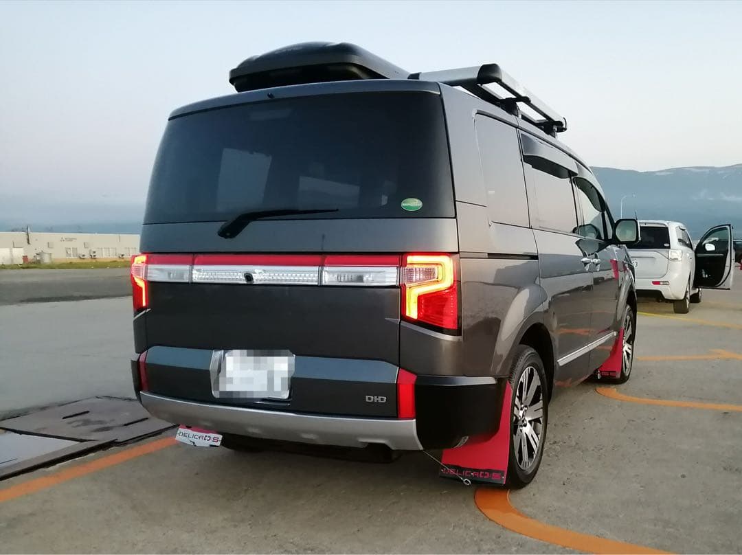 デリカD5 マッドフラップ赤 後期型専用 SUS304#400