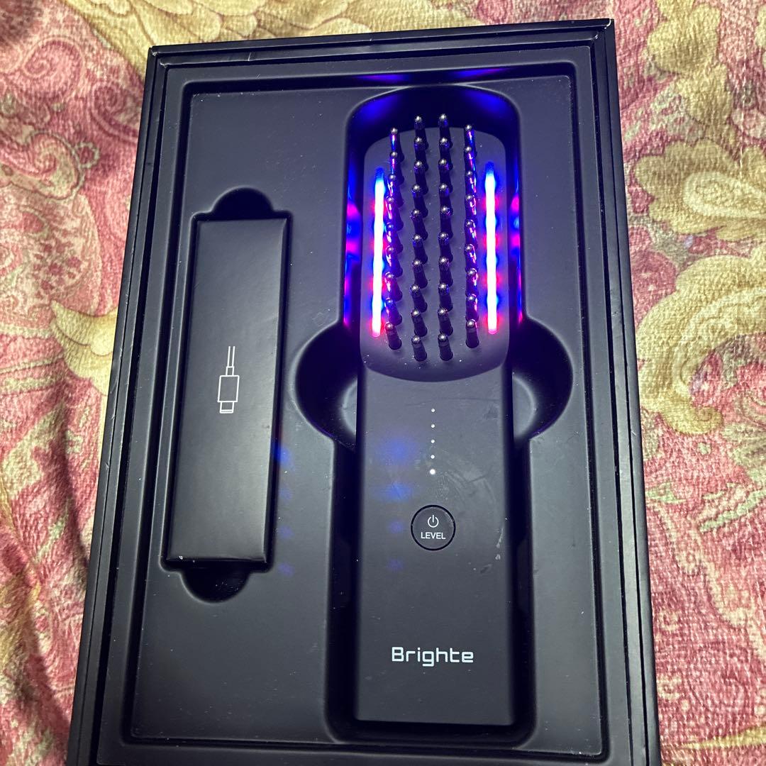 値下げしました。Brighte 美顔器 LEDライト機能付き