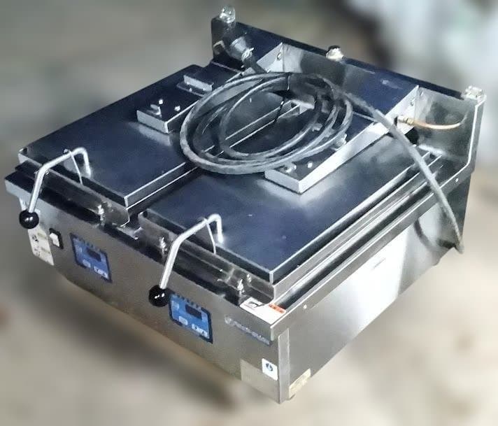 2023／11　美品ニチワ　電気自動餃子焼機　2連　NGM-5.6AC　200V