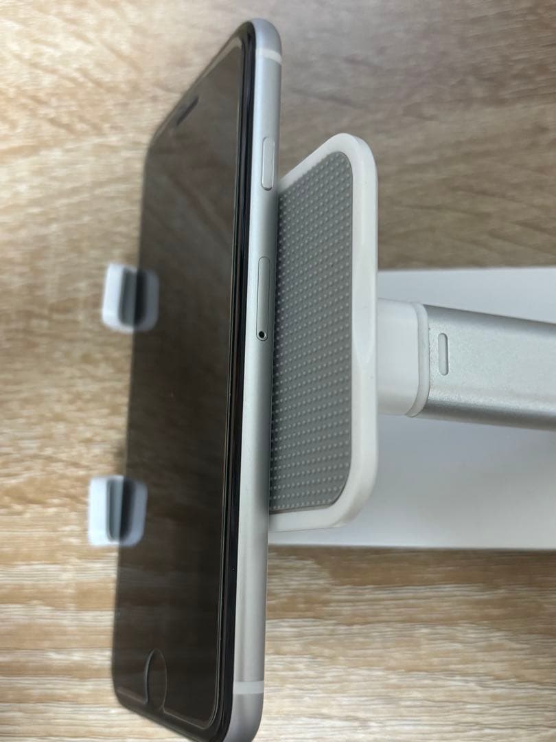 iPhone SE第2世代128GB バッテリー100% 美品 SIMフリー