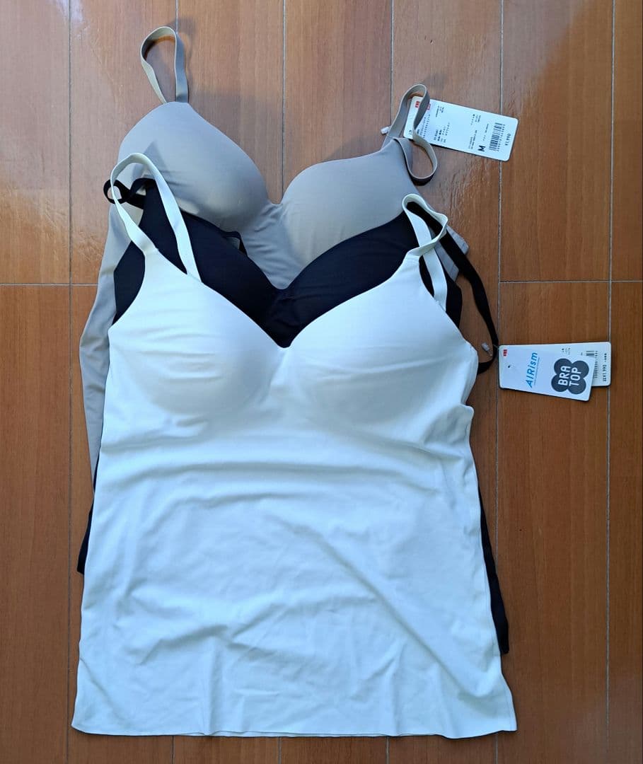 新品未使用ユニクロエアリズムシームレスVネックブラキャミソール M