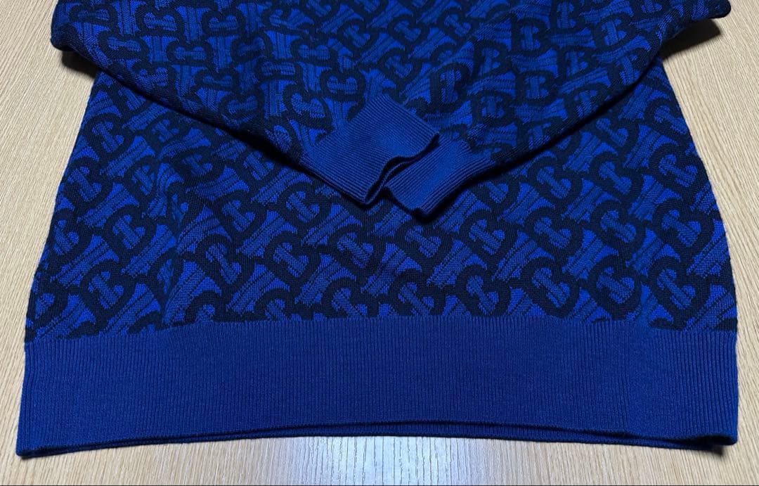 美品 BURBERRY ニット バーバリー セーター M TBロゴ 総柄 ブルー