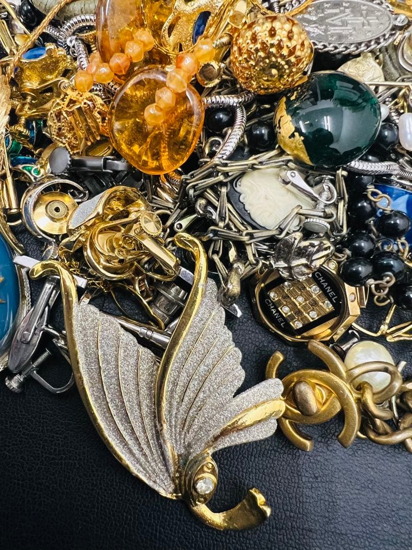 【生前整理　遺品整理】ネックレス　ブローチ　イヤリング　他　アクセサリーおまとめ