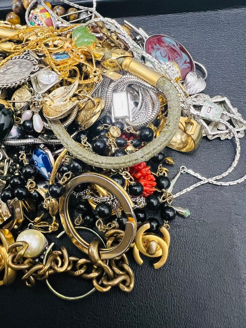 【生前整理　遺品整理】ネックレス　ブローチ　イヤリング　他　アクセサリーおまとめ