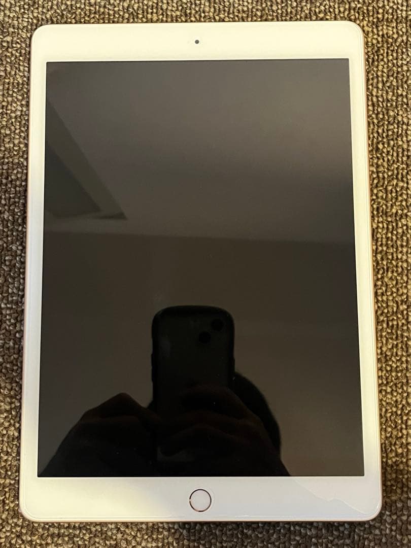 美品: iPad 第7世代 32GB バッテリー98％ 箱＋充電アダプタ付き