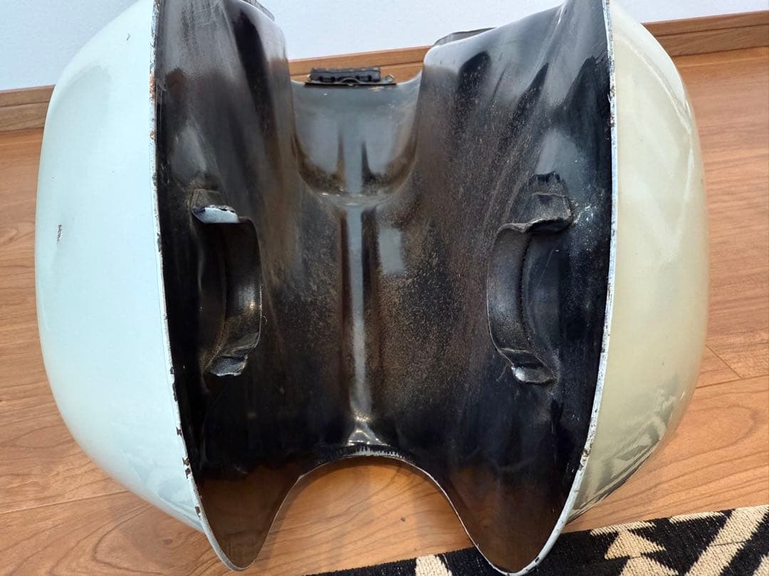 SR400 ガソリンタンク 2型外し