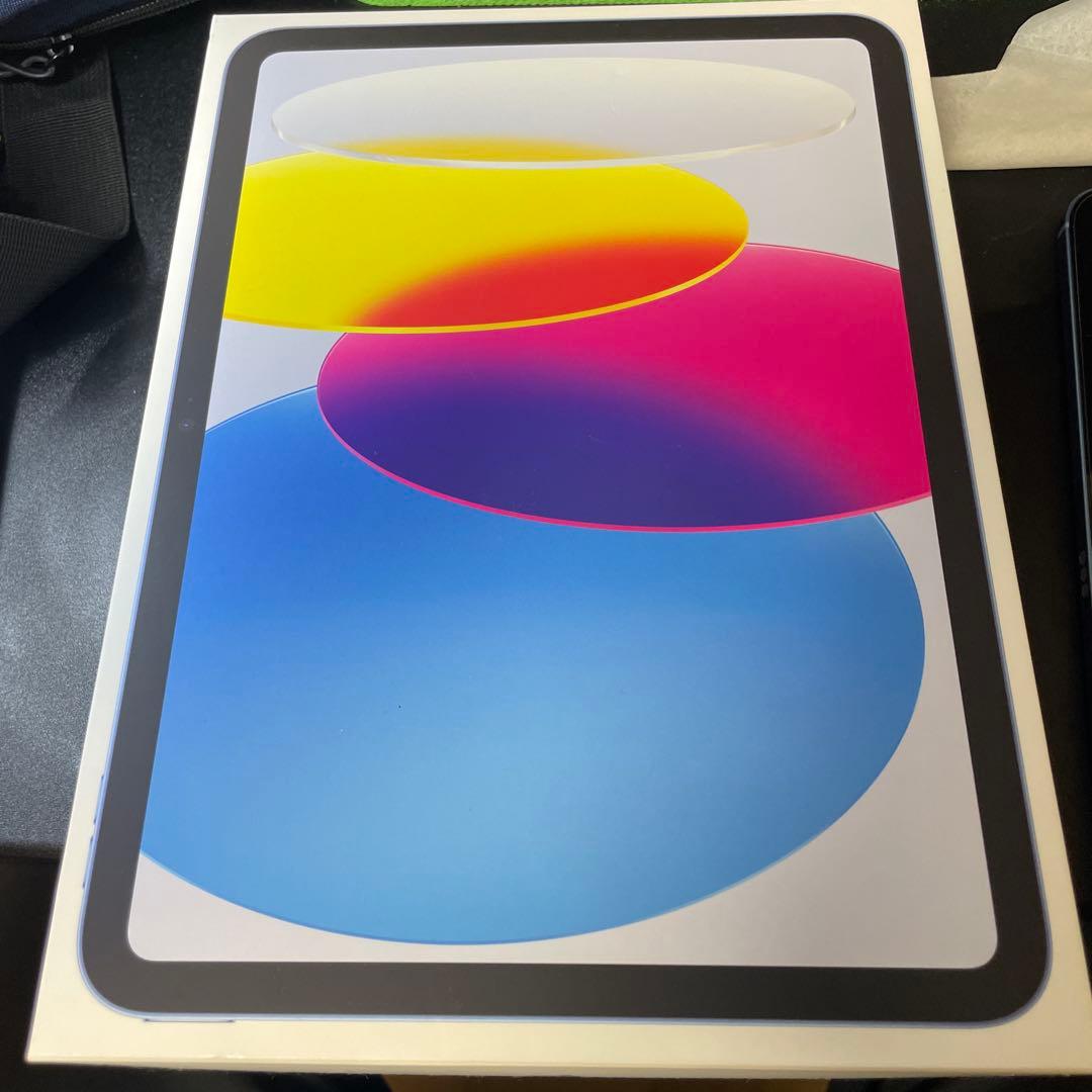 iPad第10世代本体　超美品　付属品付き　ケース付き保護シール貼ってあります