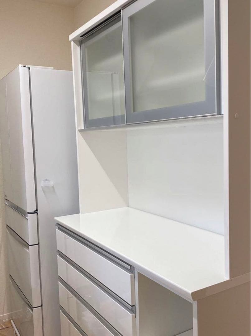 ホワイト木製食器棚 ガラス扉付き