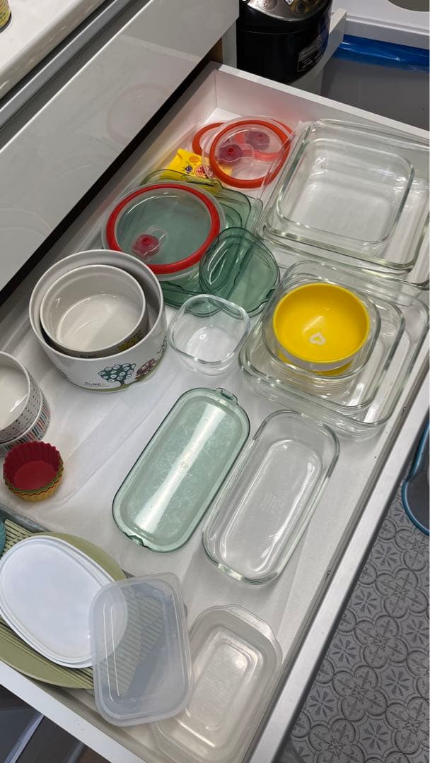 ホワイト木製食器棚 ガラス扉付き