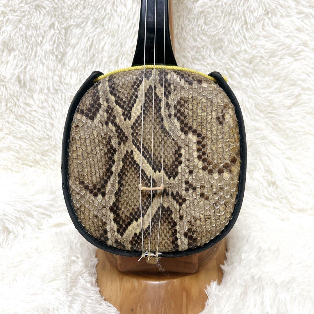良品 沖縄 三線 蛇皮 黒漆 三味線 スタンド付き　初心者　入門