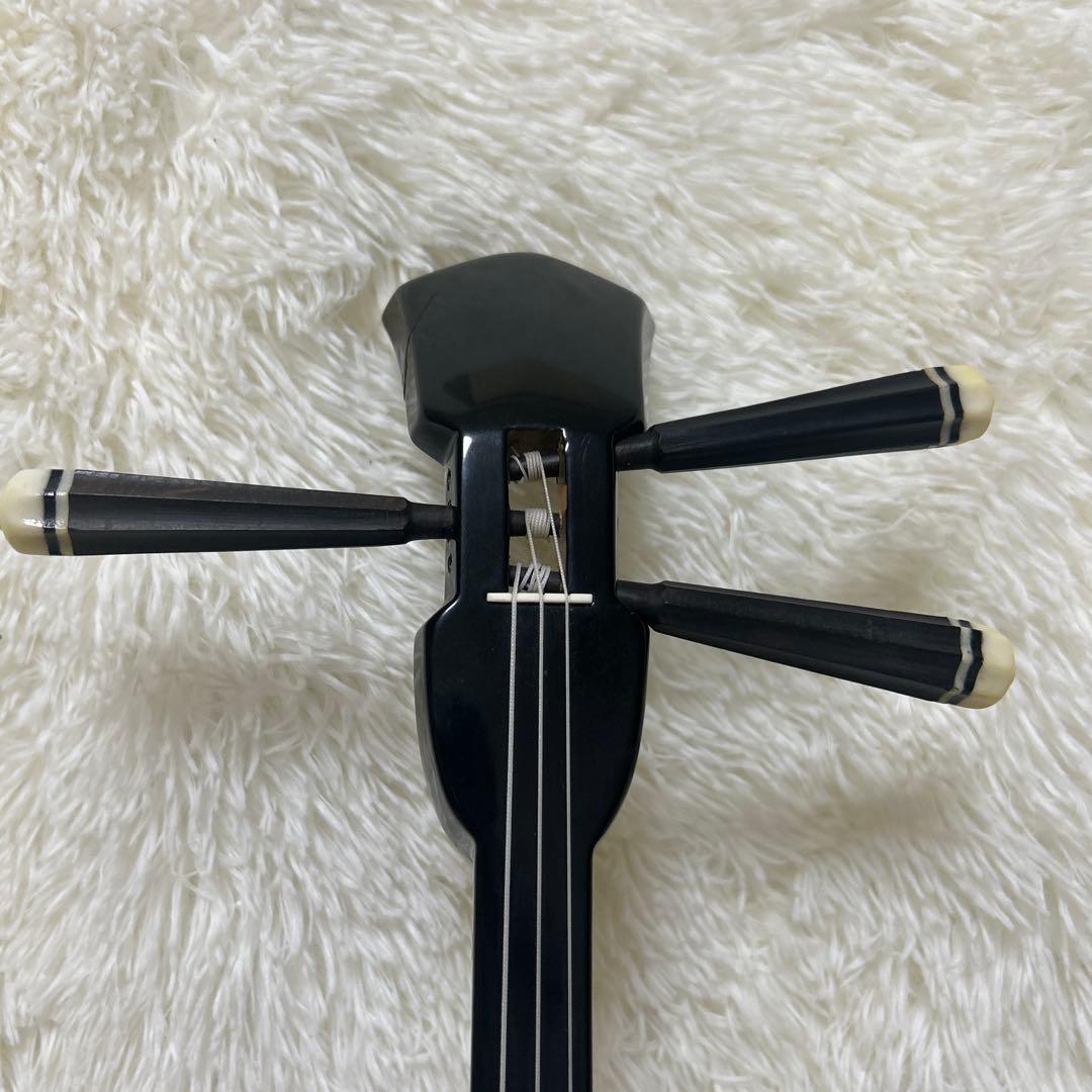 良品 沖縄 三線 蛇皮 黒漆 三味線 スタンド付き　初心者　入門