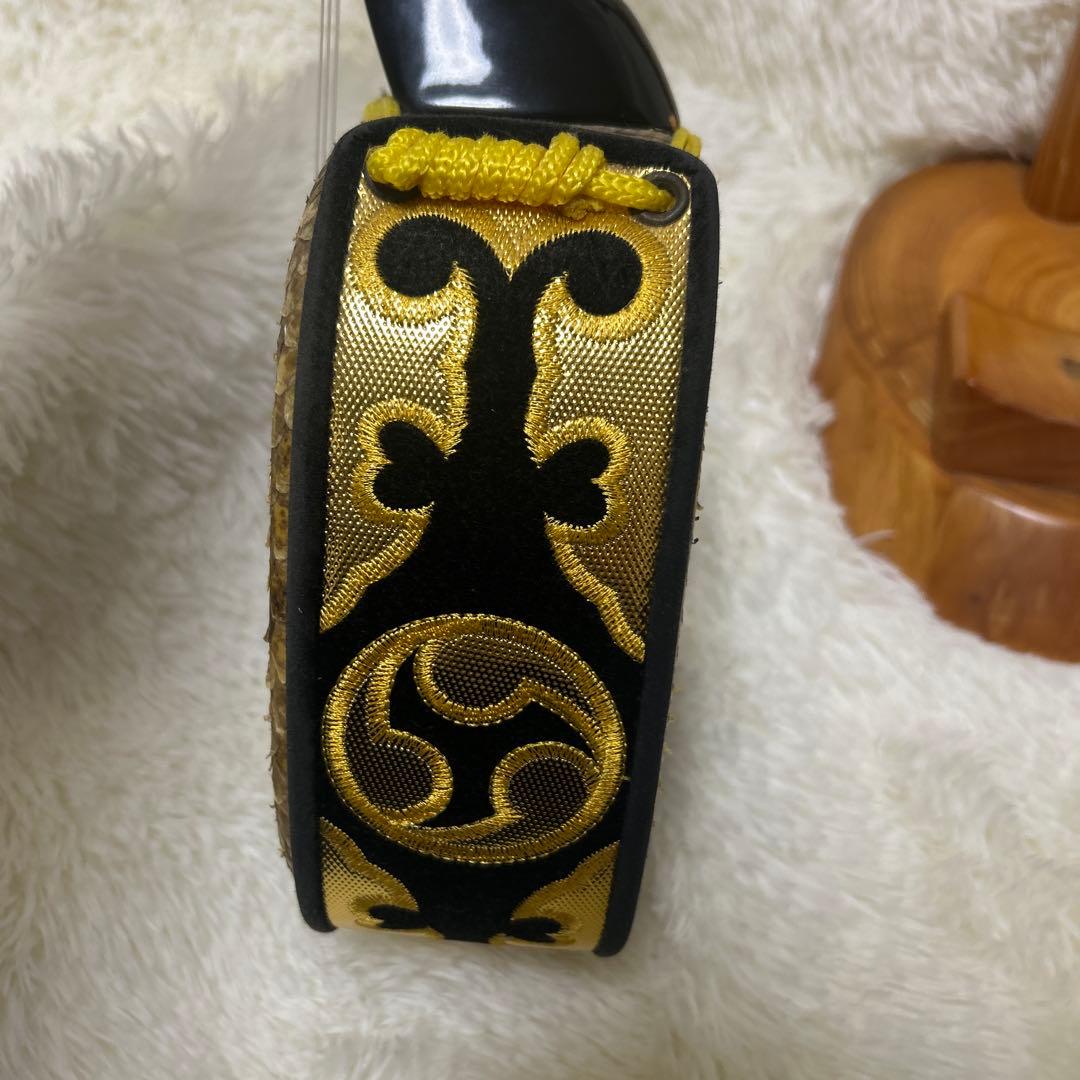 良品 沖縄 三線 蛇皮 黒漆 三味線 スタンド付き　初心者　入門