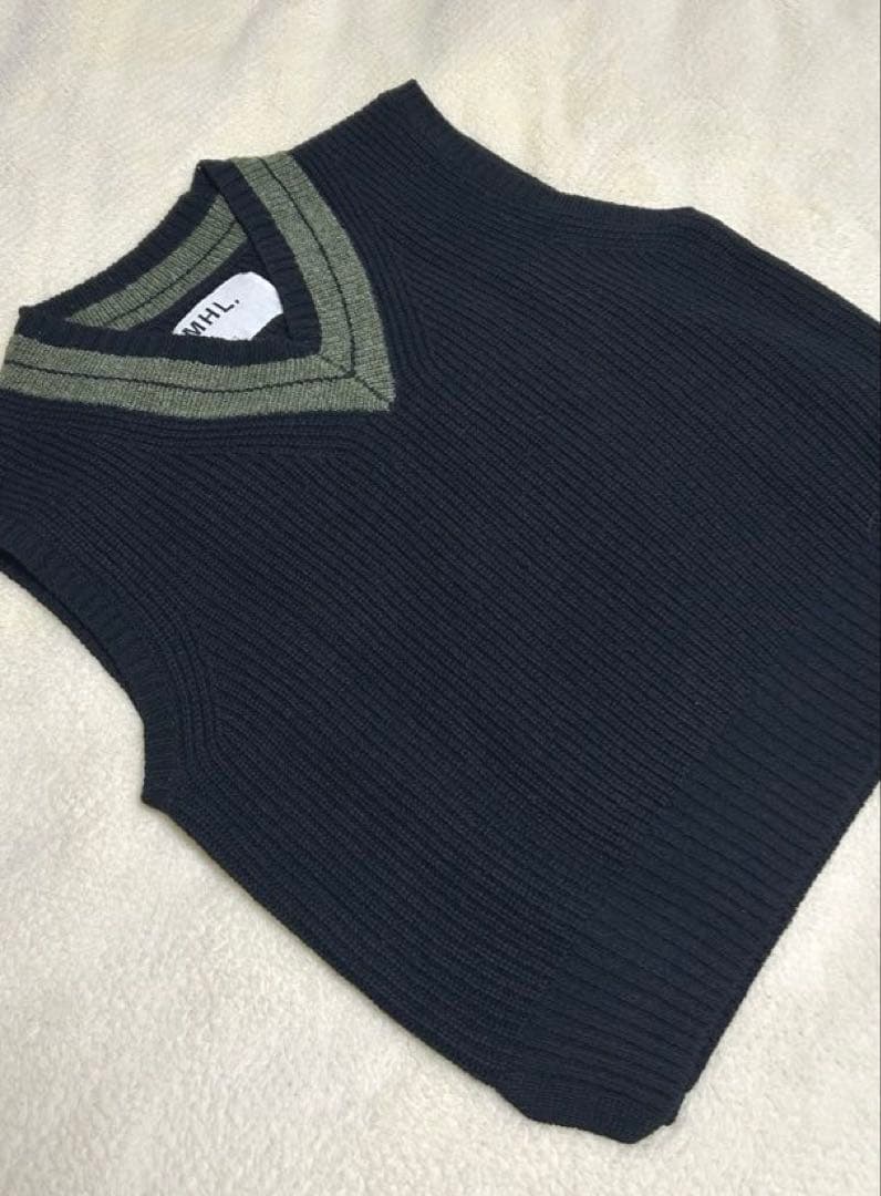 MHLマーガレットハウエル ウールニットベスト ブラック×カーキ