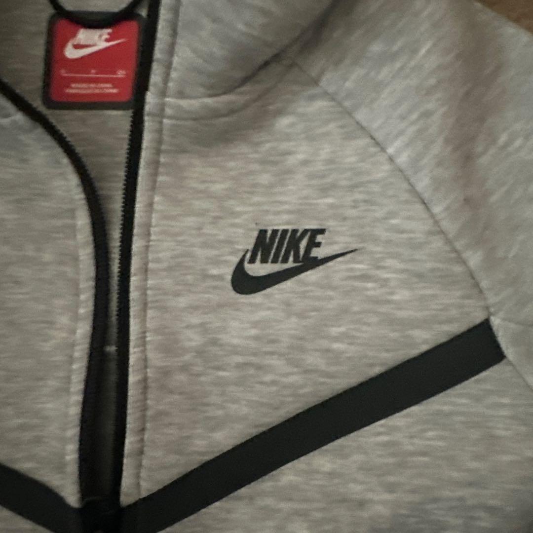 Nike テックフリースs 早い者勝ち‼️