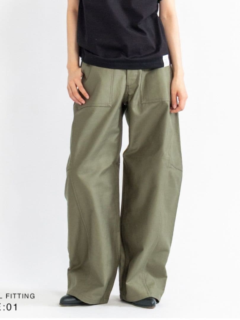 パンツ HYKE BACK SATIN BARREL-LEG PANTS