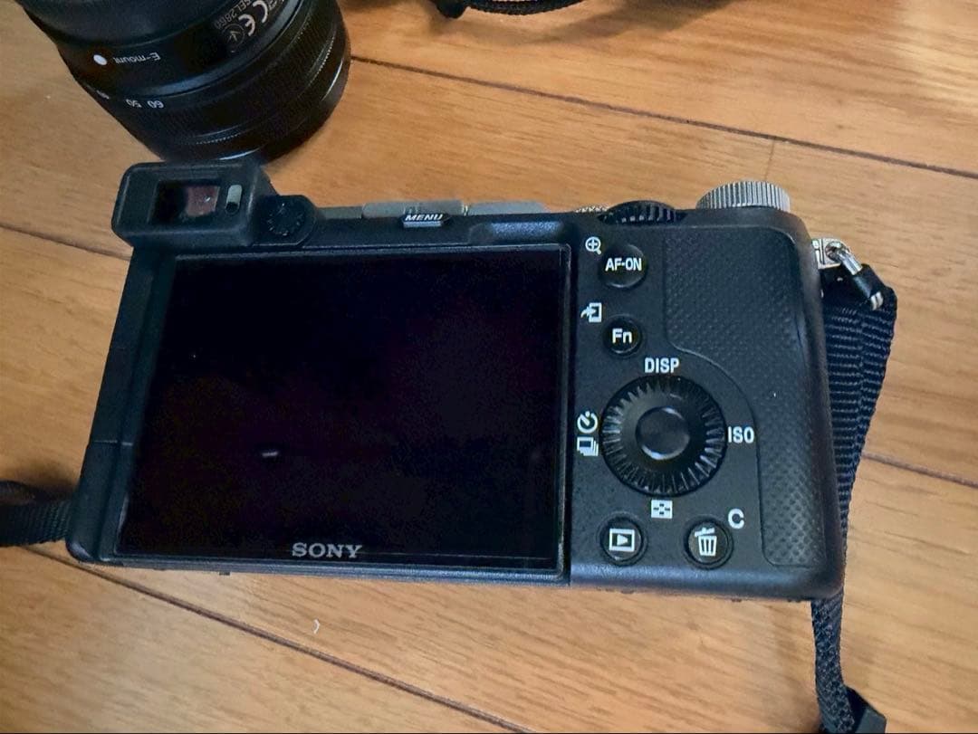 SONY 一眼レフカメラ、三脚、カバー、ショルダーバッグのセット