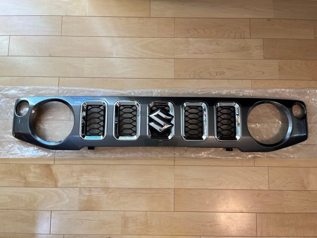スズキ ジムニーノマド JC74W 純正フロントグリル　新車外し