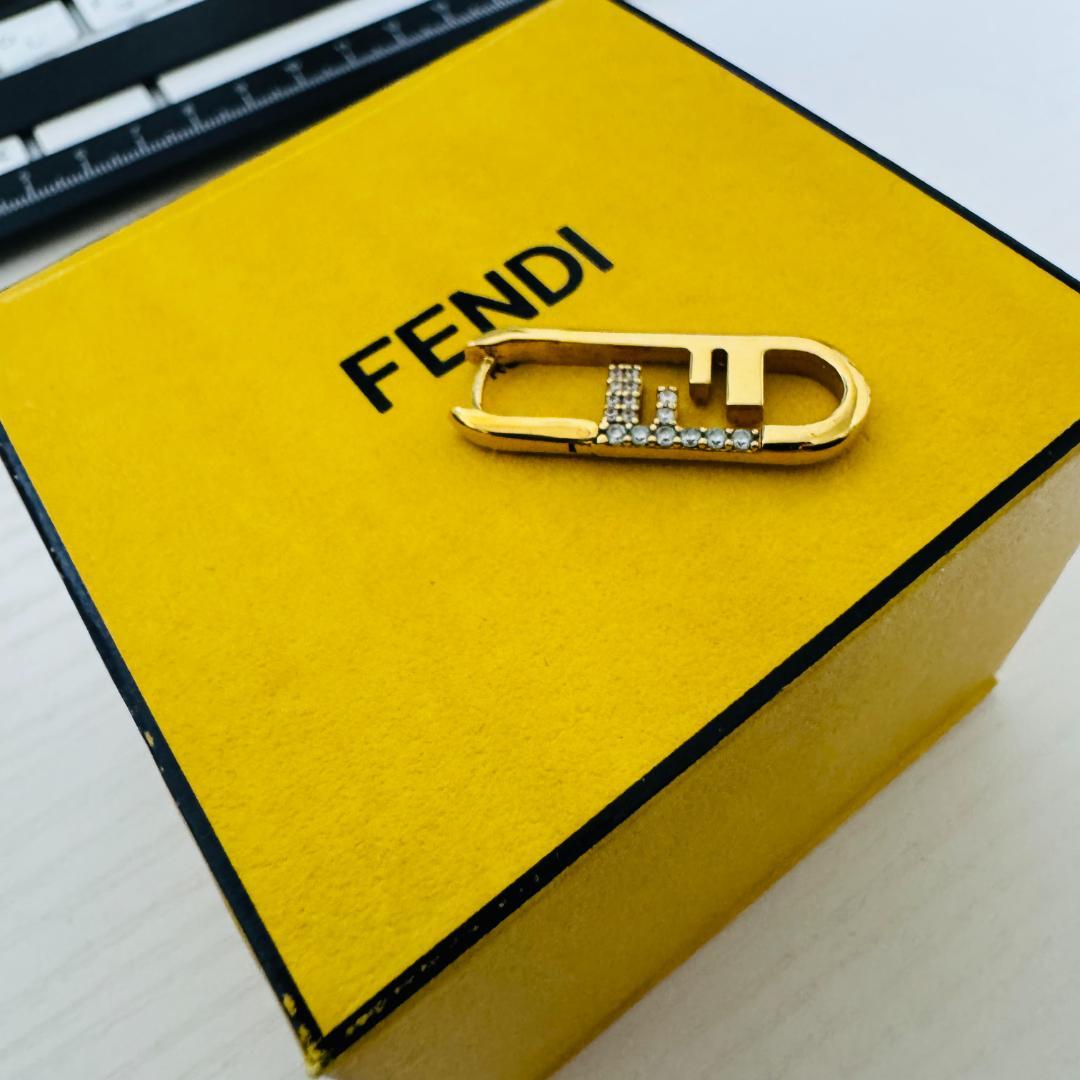 FENDI フェンディ　オーロック　ピアス　ラインストーン　ゴールド　片耳
