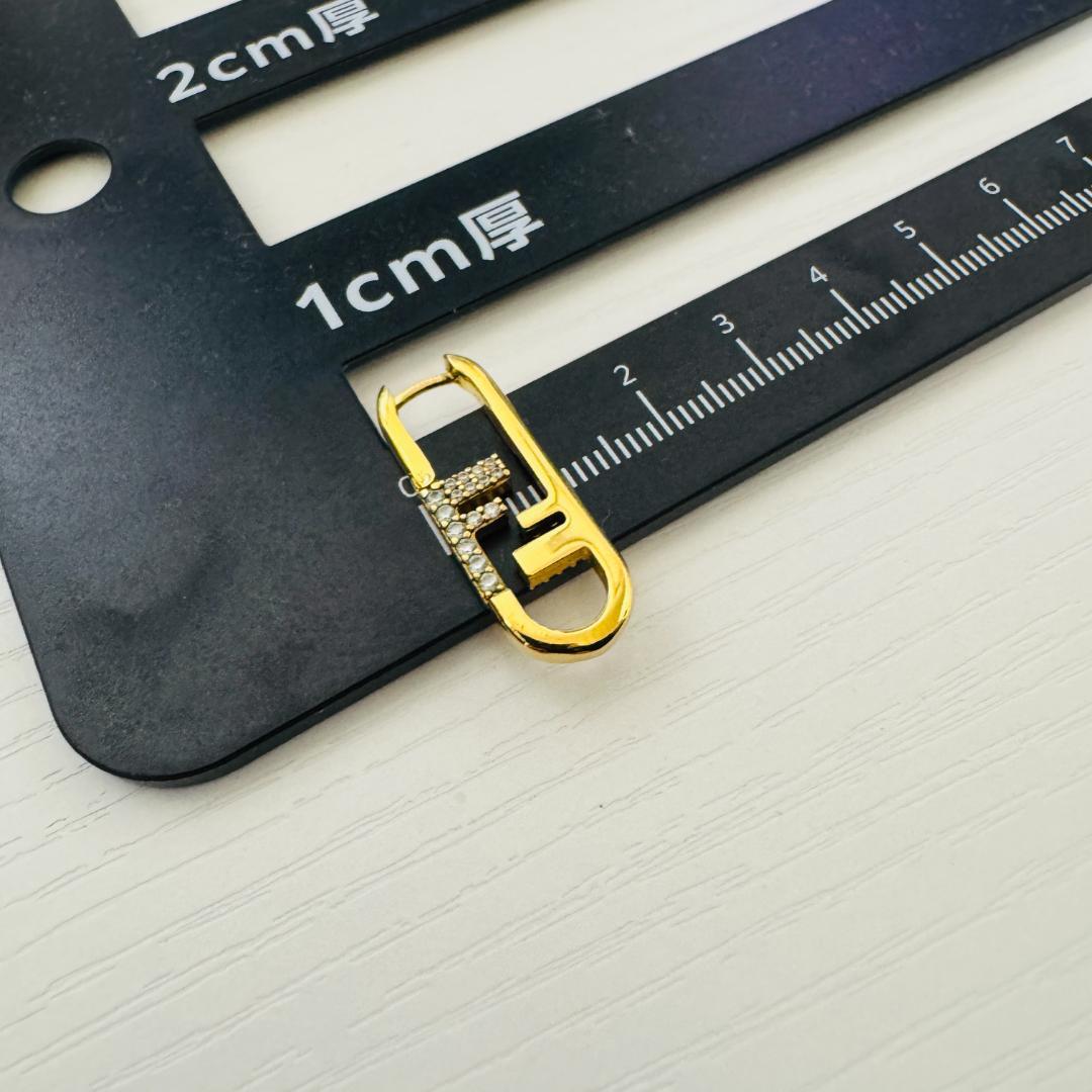 FENDI フェンディ　オーロック　ピアス　ラインストーン　ゴールド　片耳