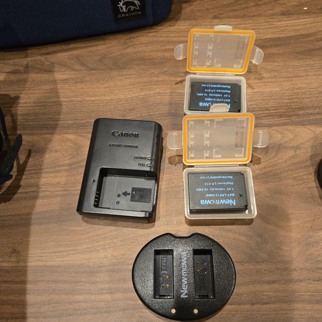 Canon キャノン EOS Kiss M （カメラバッグ 追加バッテリー付き）