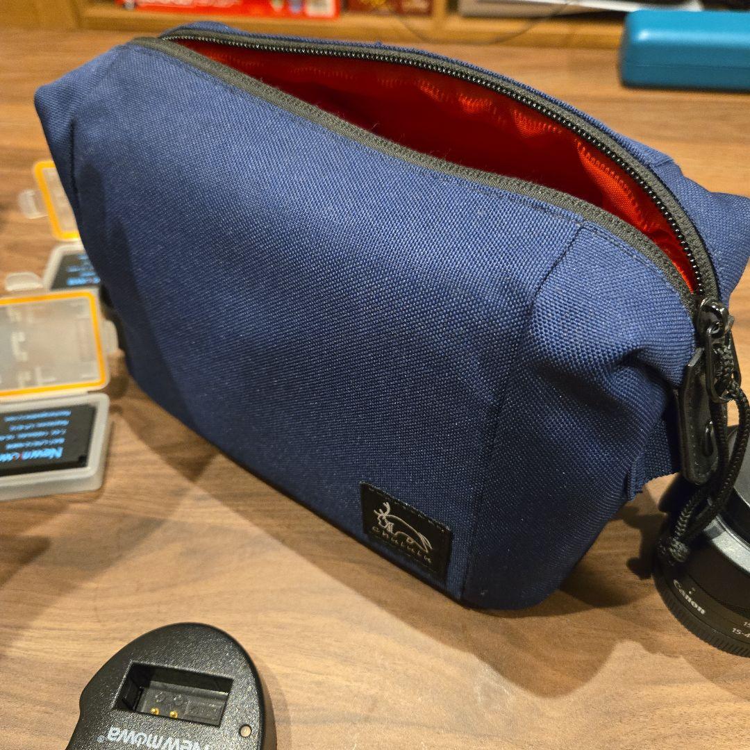 Canon キャノン EOS Kiss M （カメラバッグ 追加バッテリー付き）