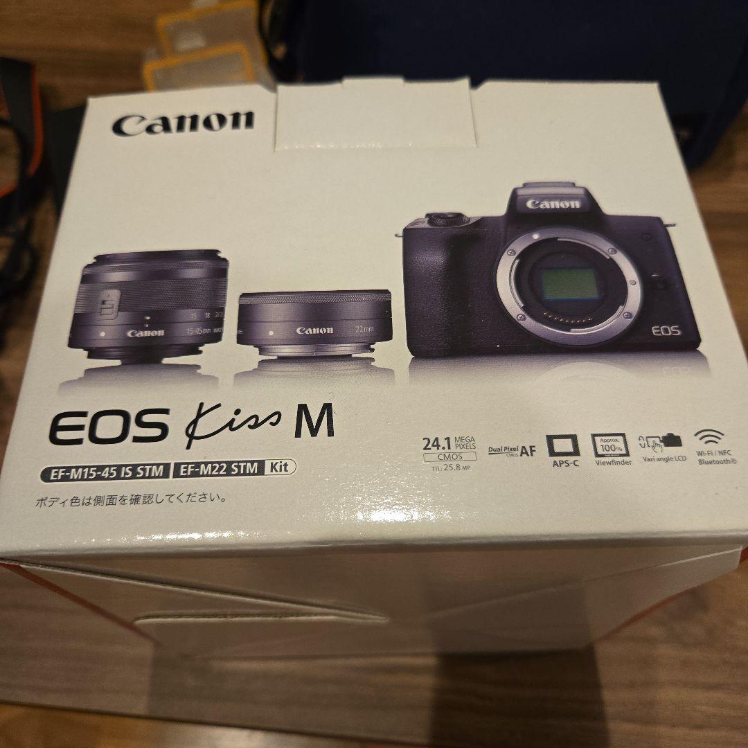 Canon キャノン EOS Kiss M （カメラバッグ 追加バッテリー付き）