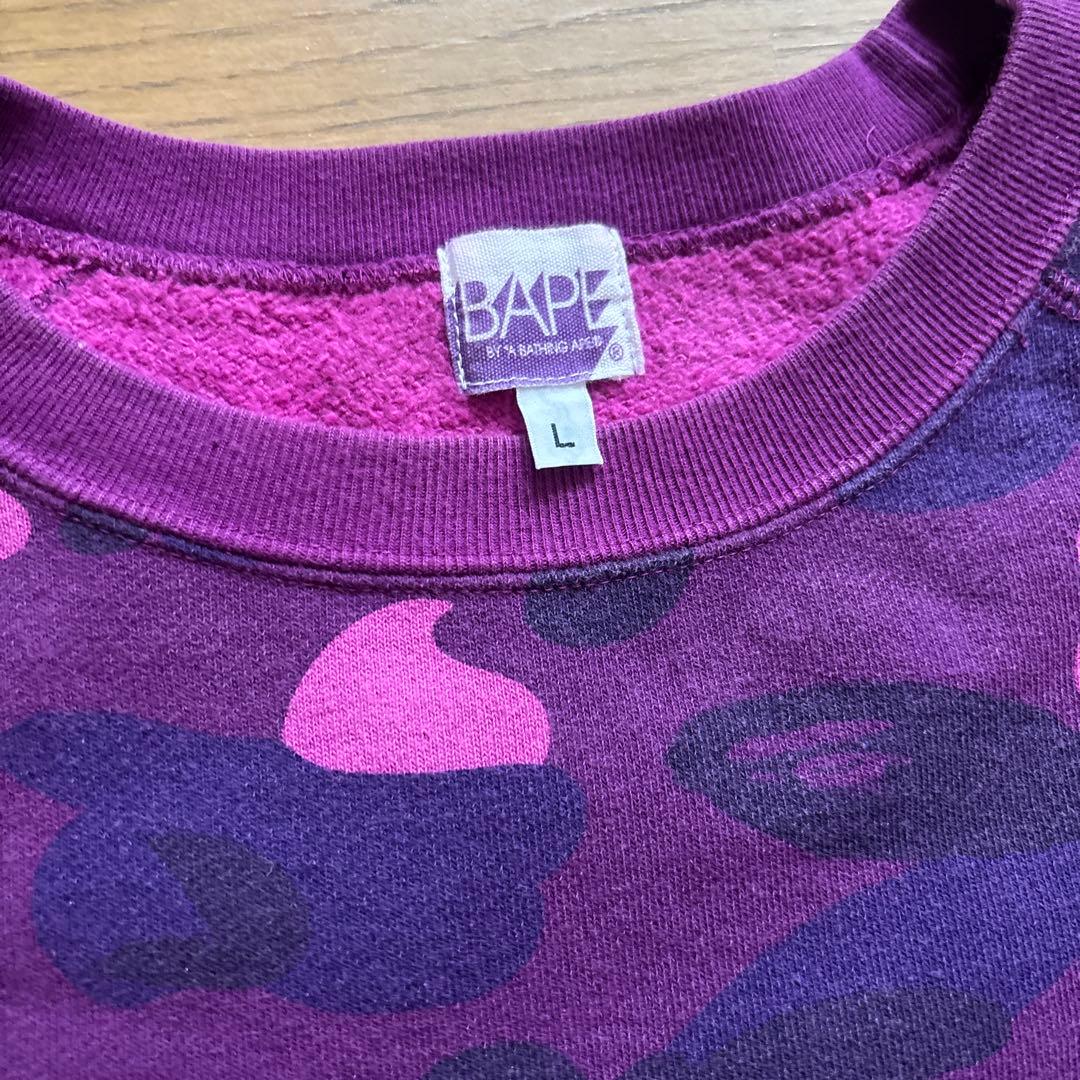 APE BAPEロゴ　ラインストーン　カモ柄　トレーナー　　パープル/L
