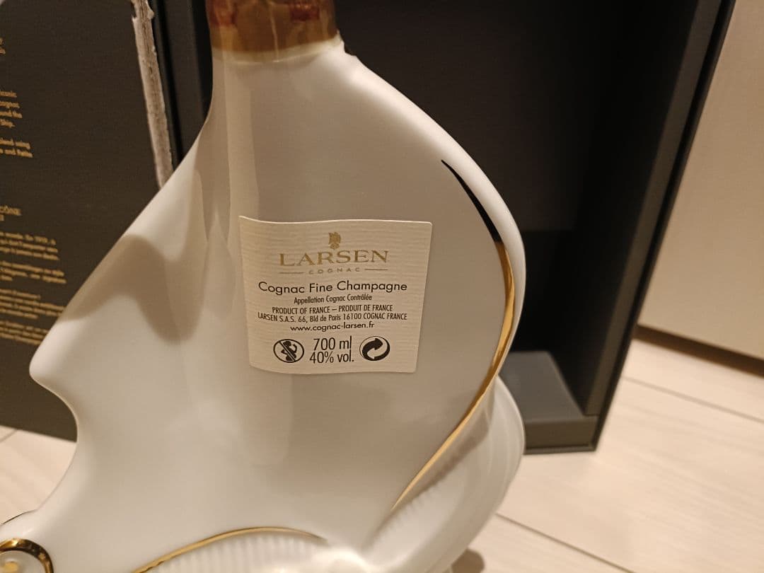 未開栓 ラーセン ピュアホワイト コニャック インビンシブル 700ml