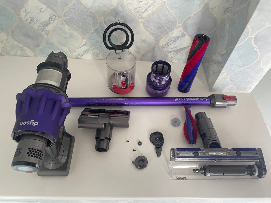 杉*村様 激安出品 Dyson V8 Fluffy 定価7万 ホームクリーニング