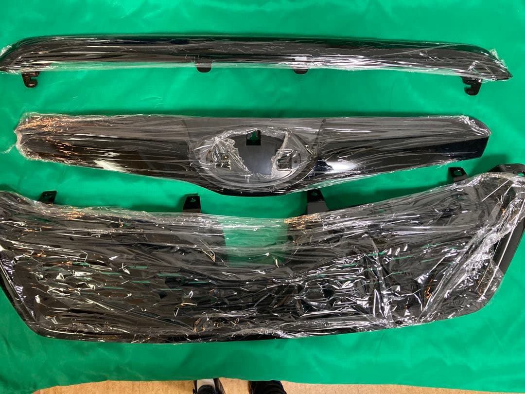 【新品】スバル/フォレスター 交換用フロントバンパーグリル