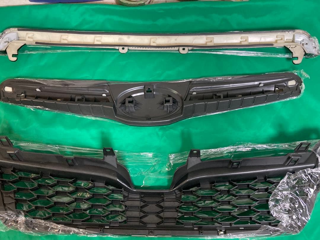 【新品】スバル/フォレスター 交換用フロントバンパーグリル