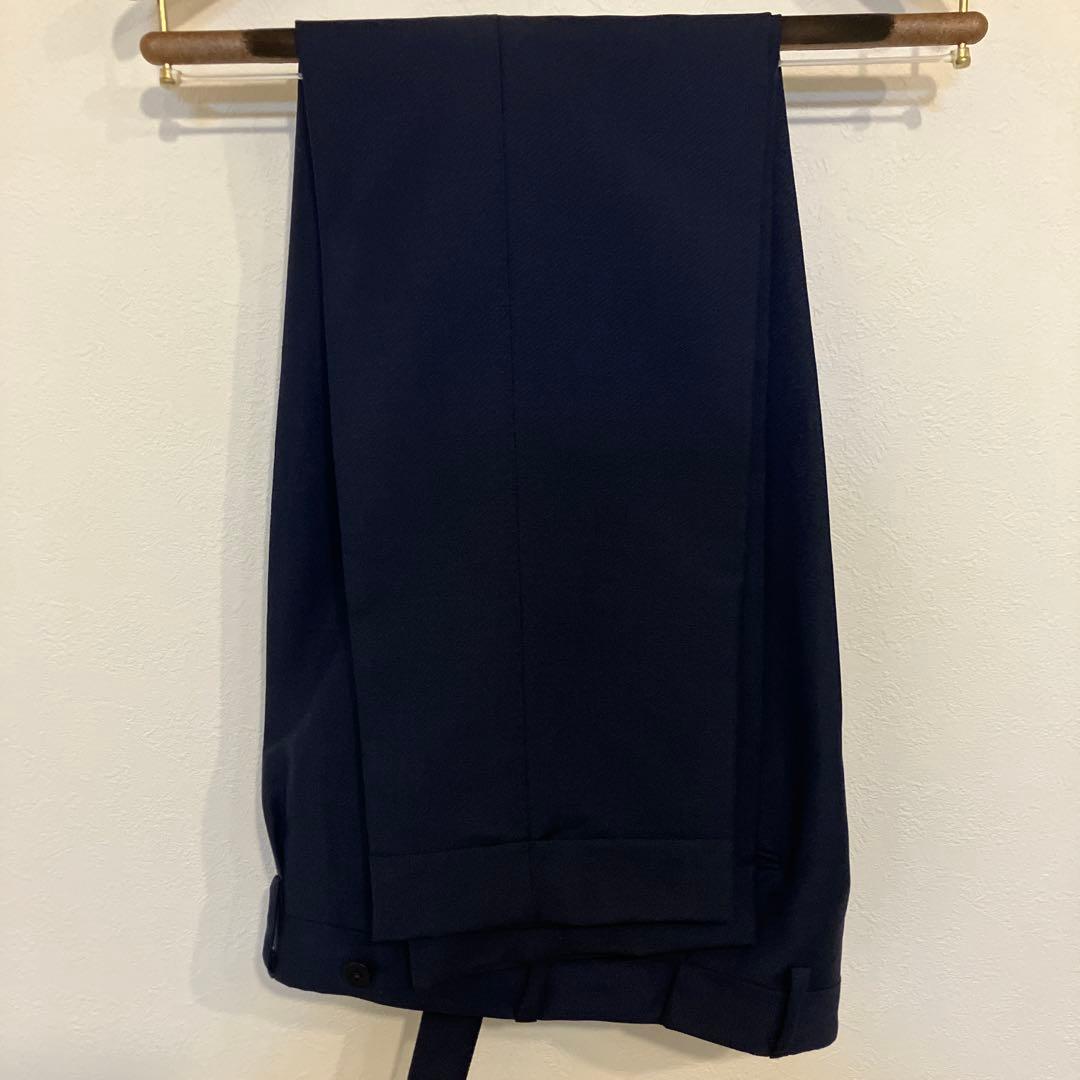 ブリッラペルイルグスト　ネイビー ダブルブレスト スーツ