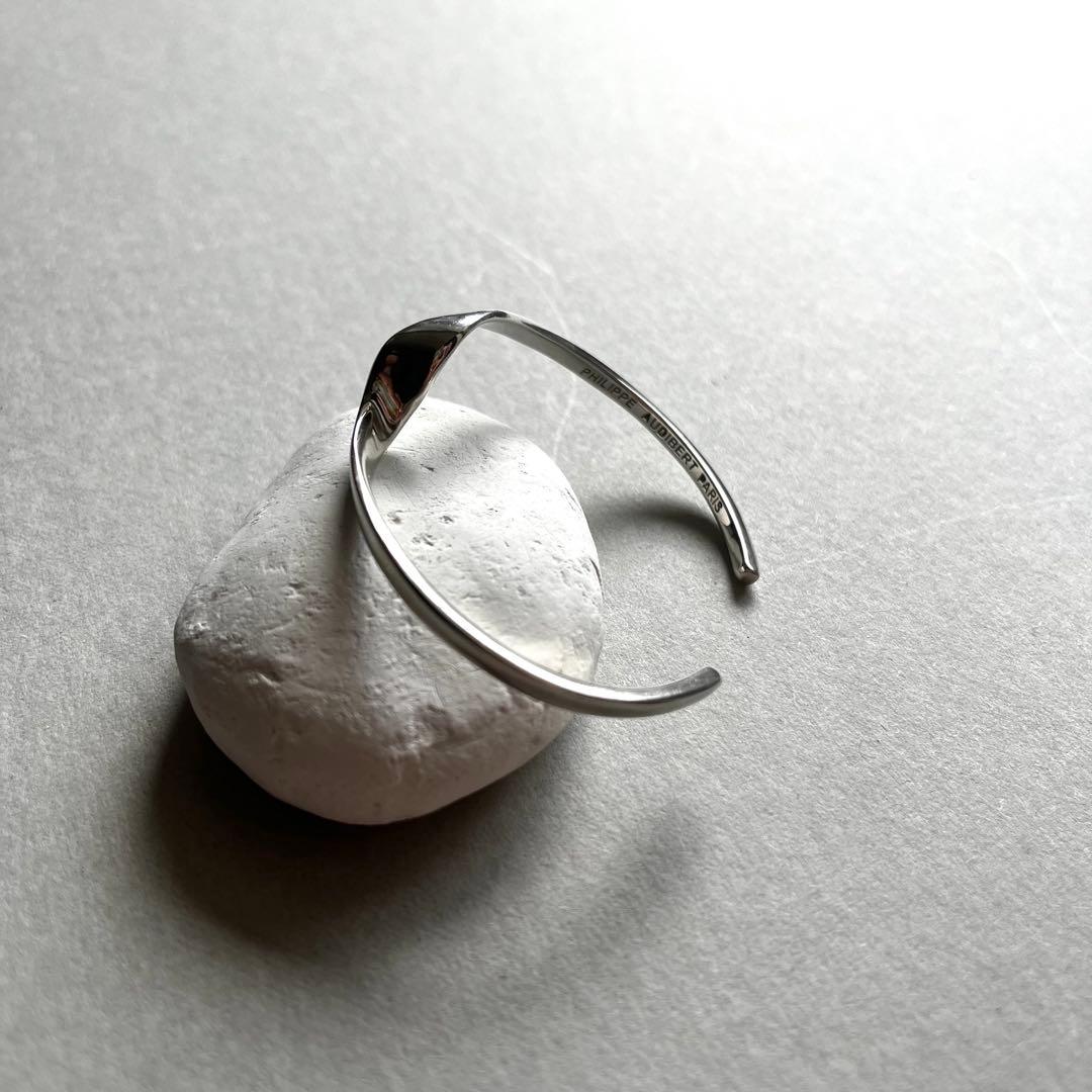 PHILIPPE AUDIBERT ／ツイスト華奢バングル