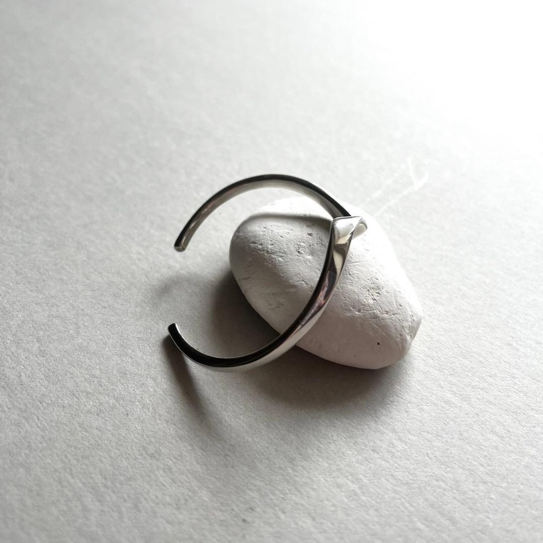 PHILIPPE AUDIBERT ／ツイスト華奢バングル