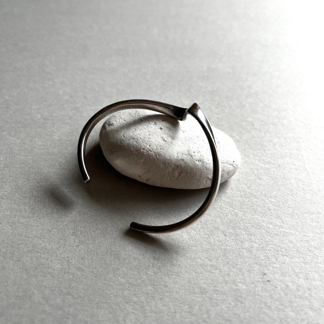 PHILIPPE AUDIBERT ／ツイスト華奢バングル